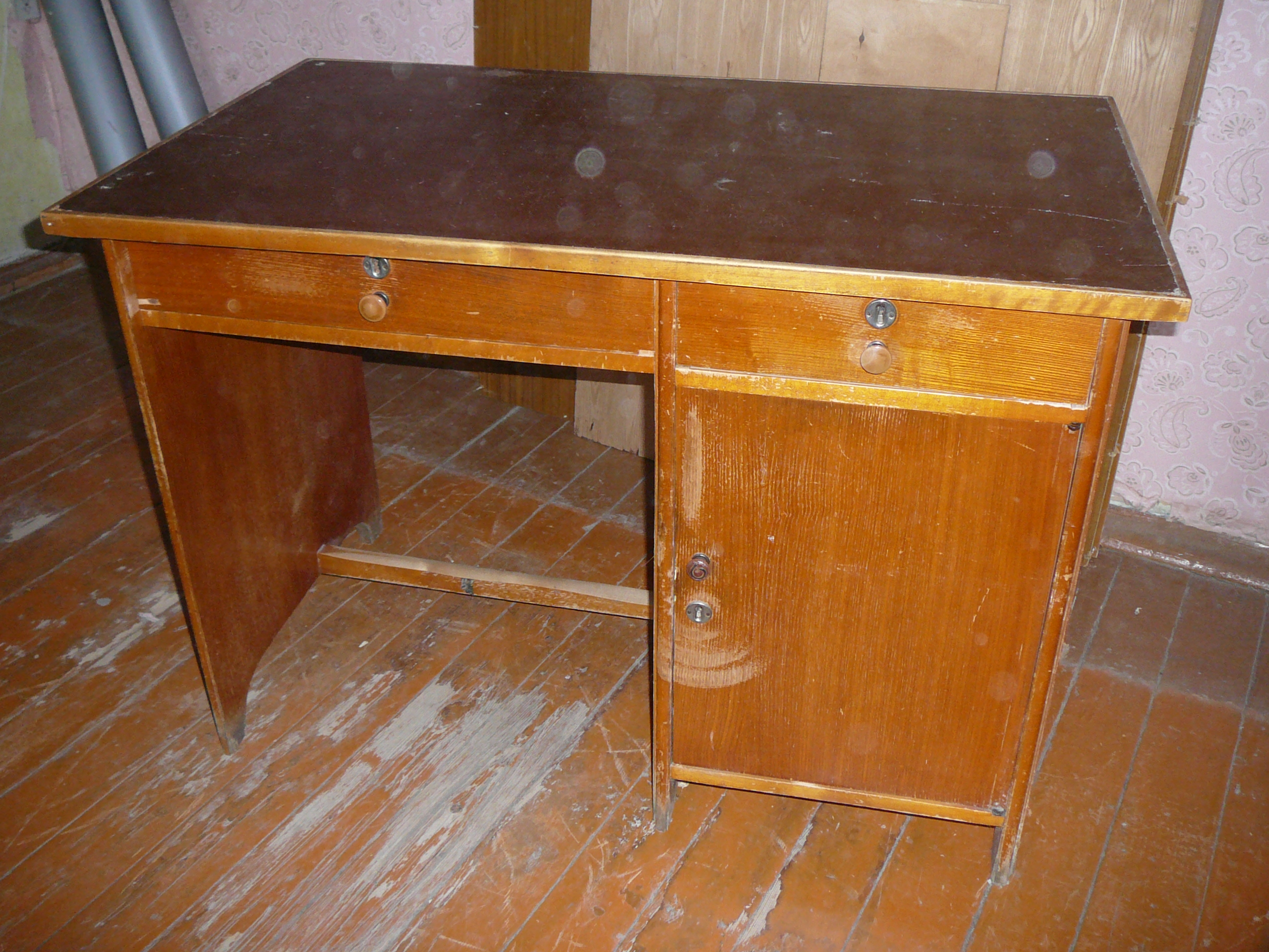 Письменный стол СССР однотумбовый