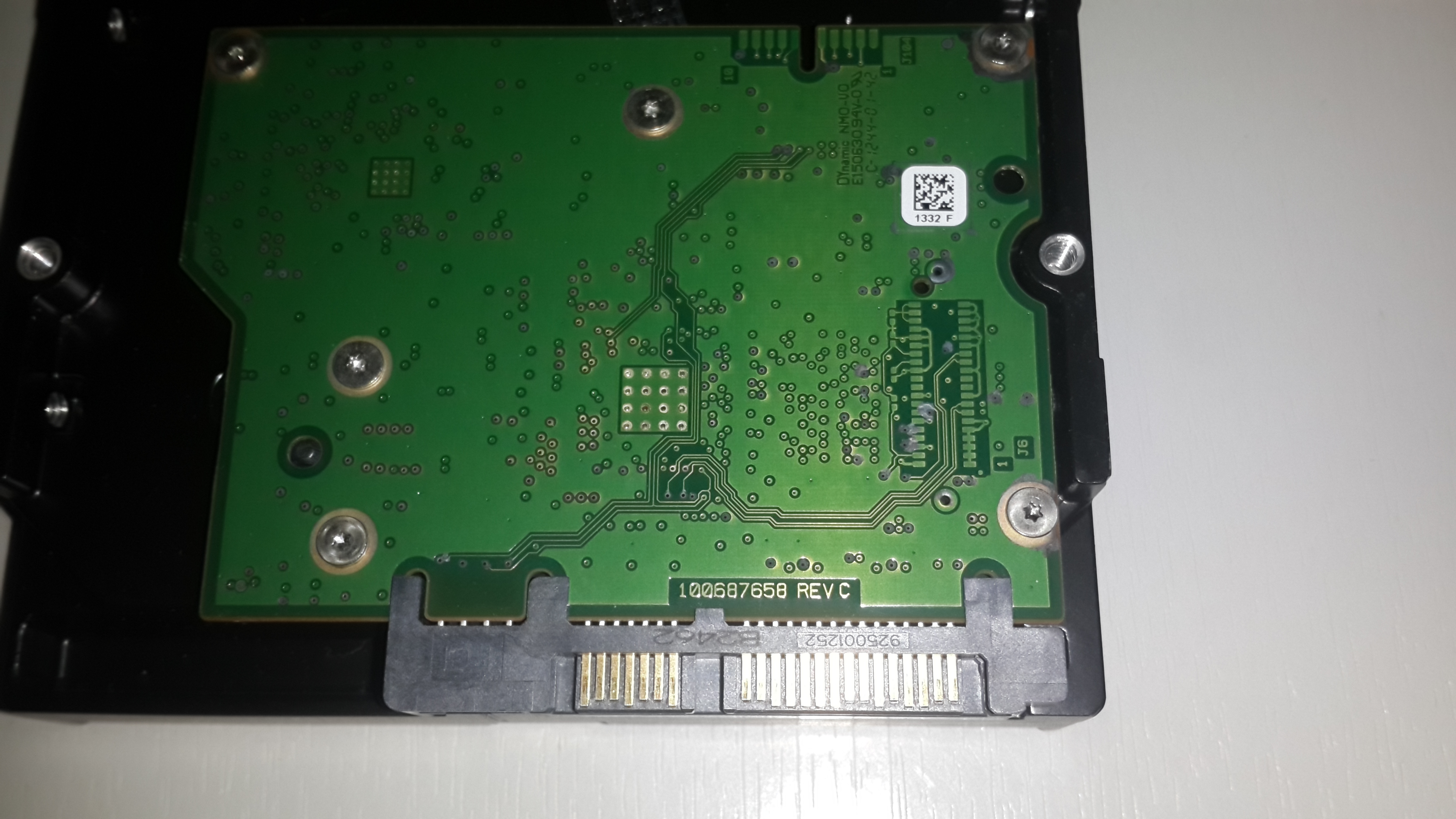 Контроллер жесткого. Контроллер жесткого диска. Сгорел контроллер на HDD Seagate. Контроллеры HDD для серверов. Отказ контроллера жесткого диска
