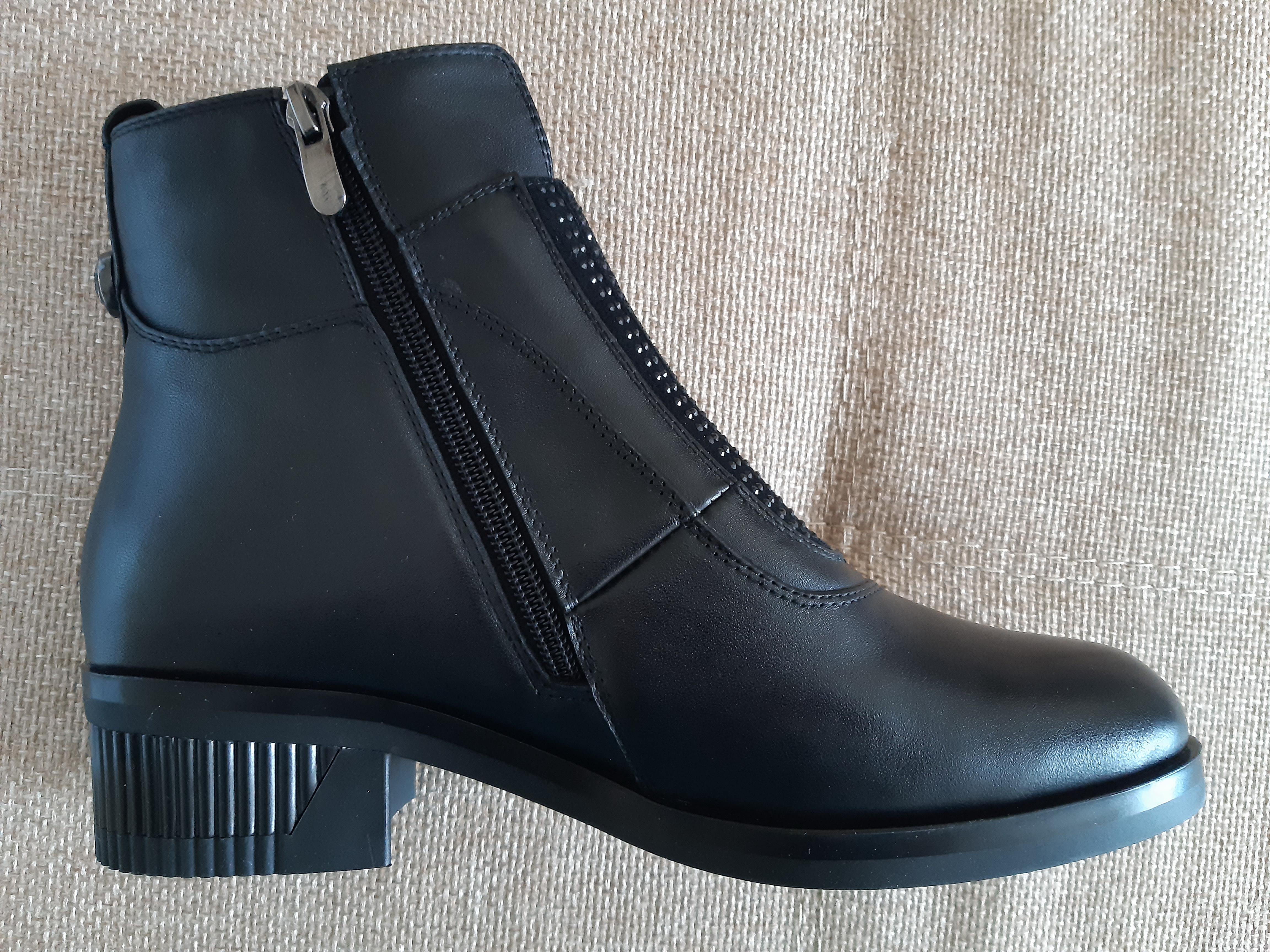 Ботильоны кельвин кляйн. Ботильоны кельвин кляйн джинс. Лыжные ботинки 38 размер. Ботинки женские демисезонные кожаные лаковые. Ботинки 38.