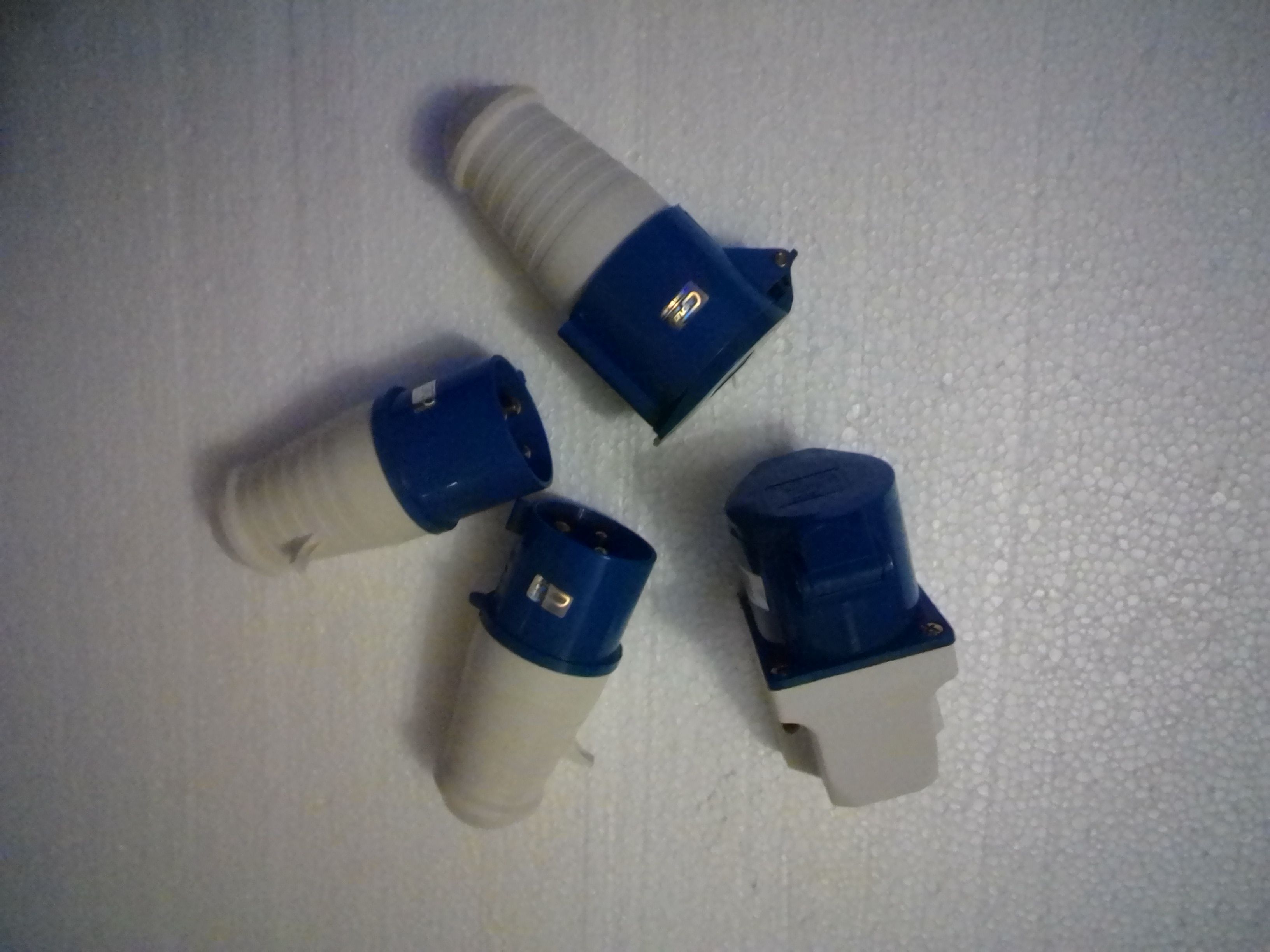 Наигрался в электрика, остались силовые разъемы - обсуждение на форуме ...