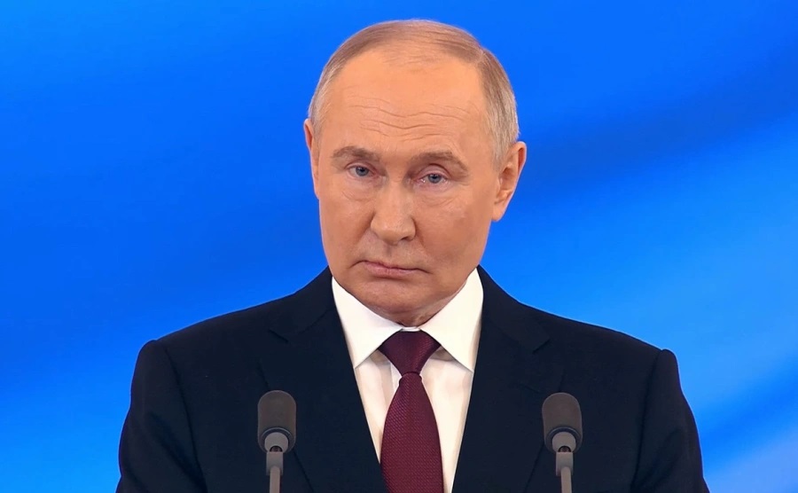 Путин назвал правильным курс России в условиях серьезных испытаний ...