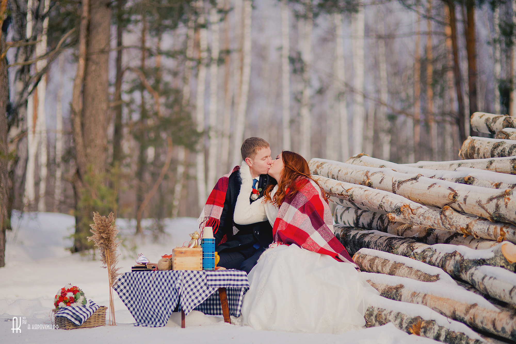 Свадебная фотосессия зимой в лесу