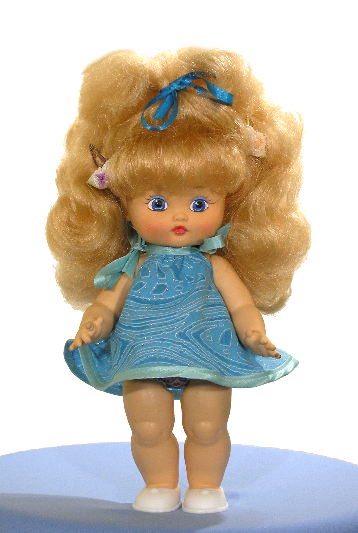 Купить куклу саша. Кукла Саша. Кукла Катя. Кукла мир кукол. Мягкая кукла с длинными волосами.