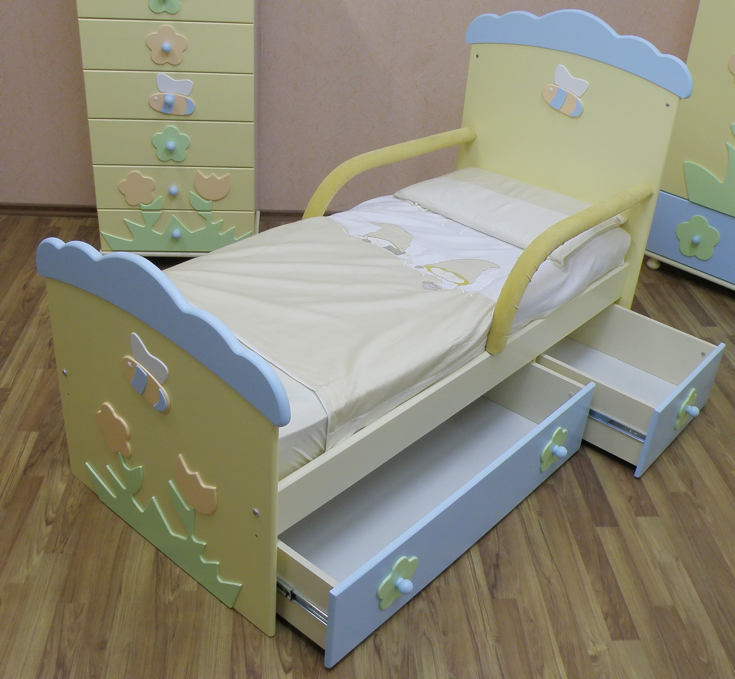 детская кровать для ребенка 4 года