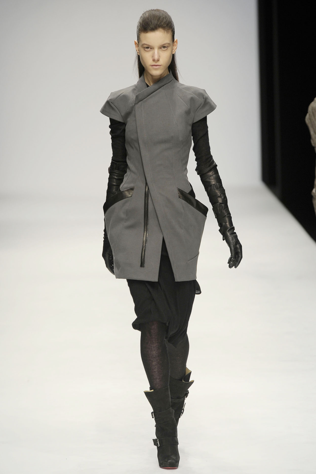 Дизайнерское пальто женское