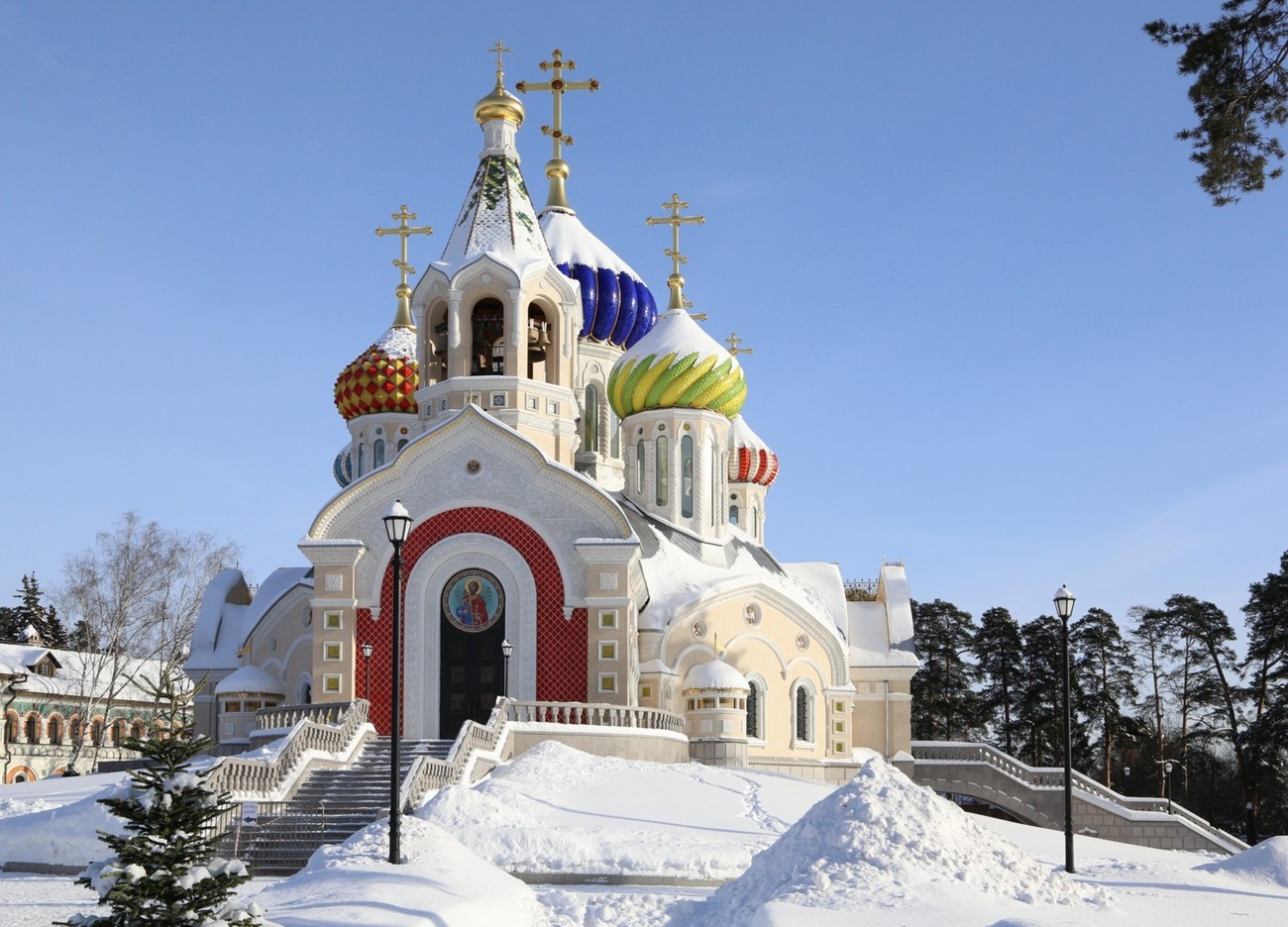 Храм в Переделкино зимой